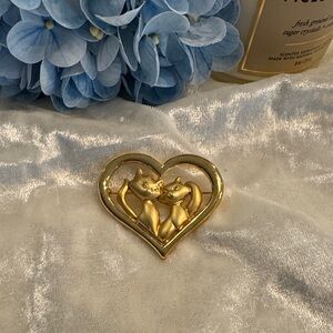 🌸Final price🌸 Gold Heart Cat Brooch